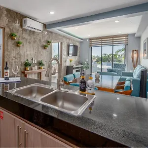 New & Modern, 5 Star Area, Walk 2 Beach, Pool, Views, King Bed , Mazatlan Mexico